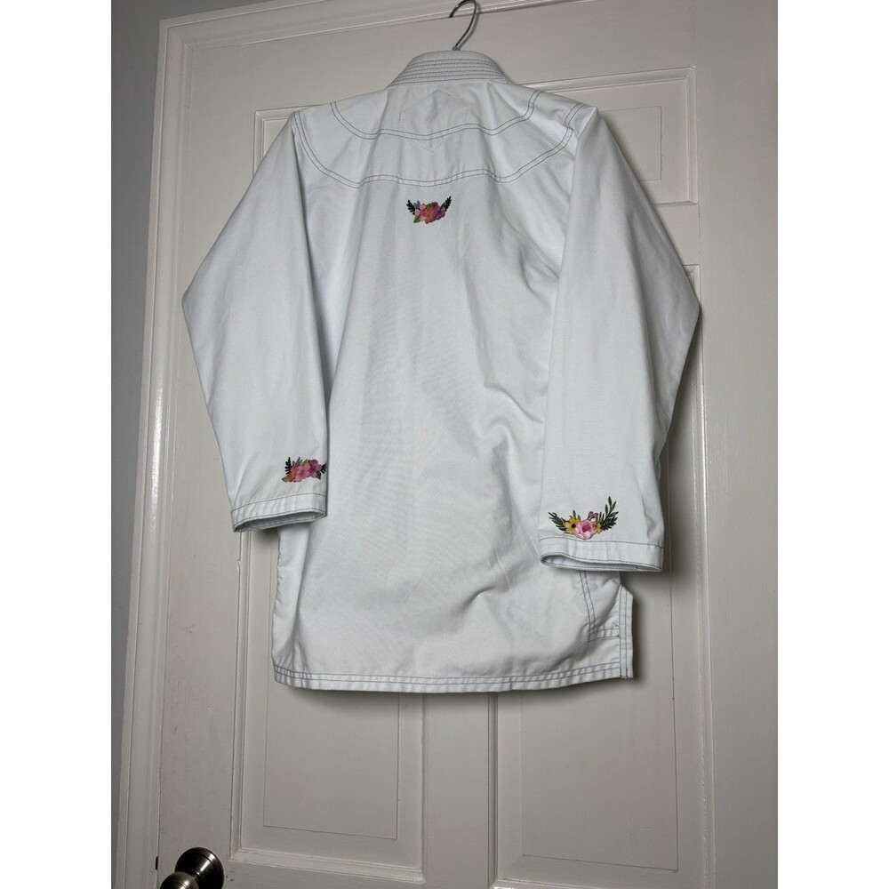 Ultimate Jiu-Jitsu Ultimate Fight Gear White w/Pink Flowers Jacket Size A0 - Picture 4 of 7